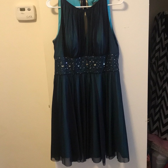 Formal dress - Picture 1 of 3